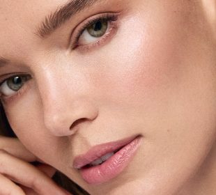 How to Master the “No-Makeup Makeup” Look & Natural Glowy Skin