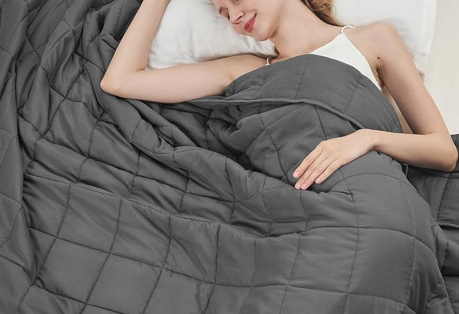 Weighted Blankets vs Regular Blankets for Anxiety Relief