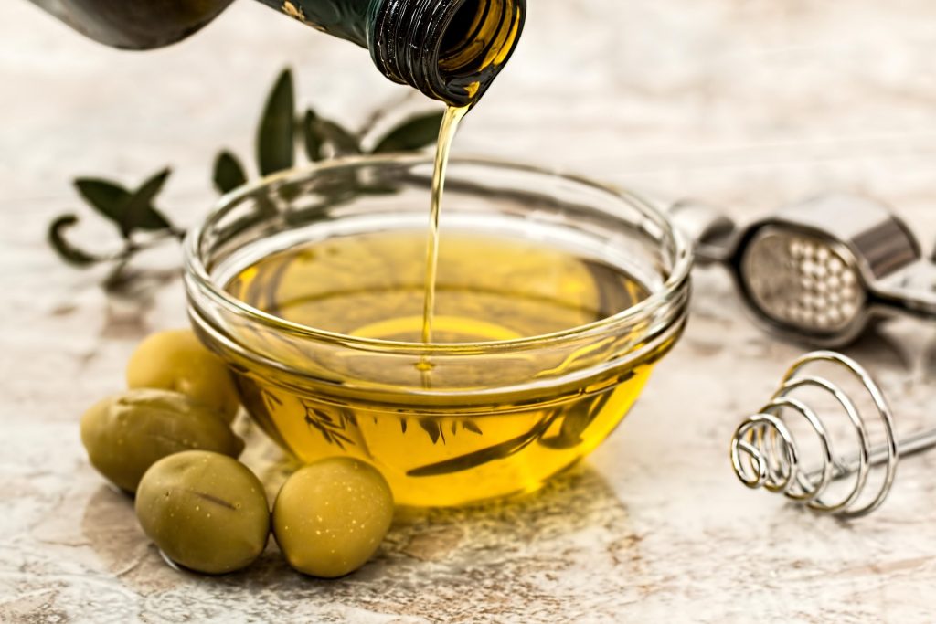 a picture of olive oil