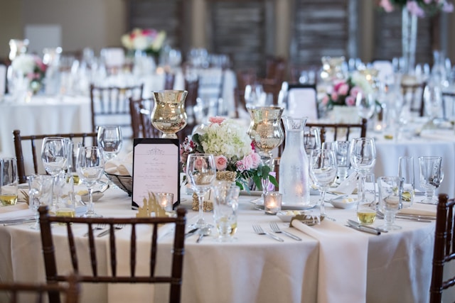 Minimalist wedding table centerpiece with candles and flowers.